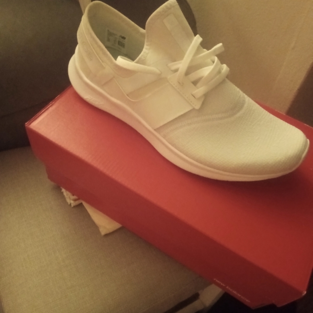 Woman new balance gym shoes